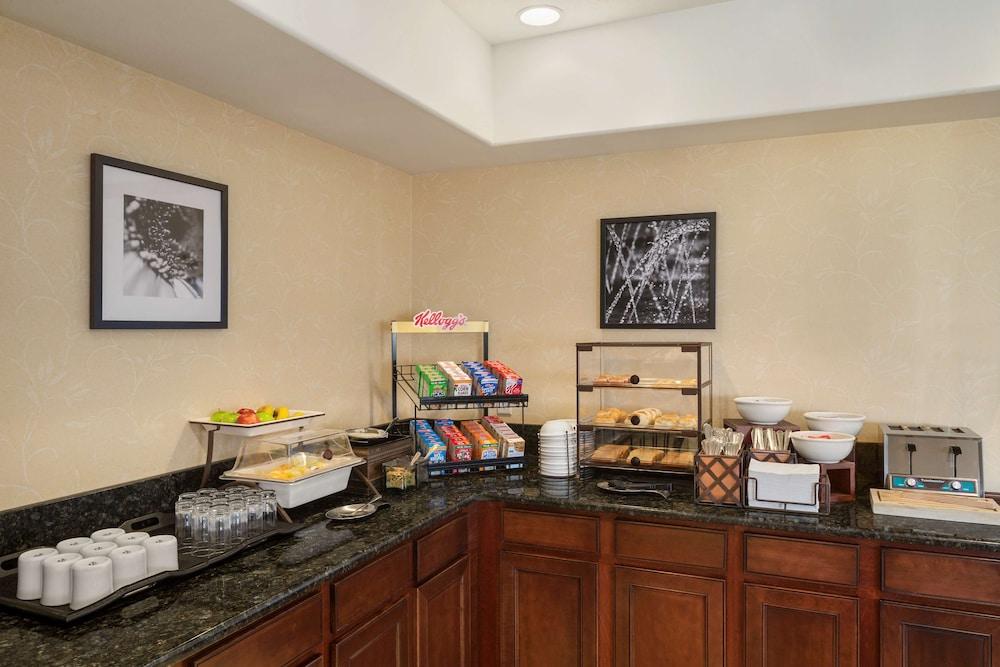 Country Inn & Suites By Radisson, Bloomington-Normal Airport, Il Bagian luar foto