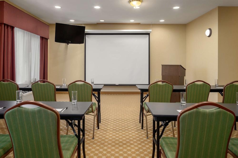 Country Inn & Suites By Radisson, Bloomington-Normal Airport, Il Bagian luar foto