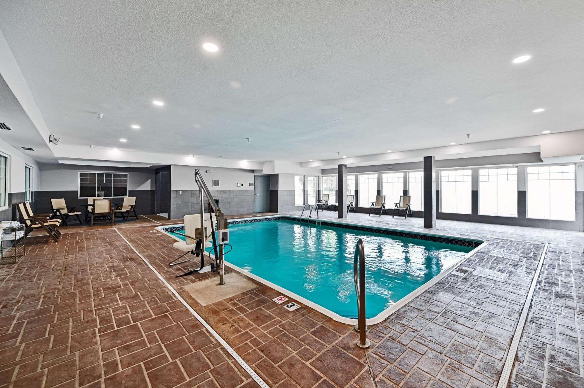 Country Inn & Suites By Radisson, Bloomington-Normal Airport, Il Bagian luar foto