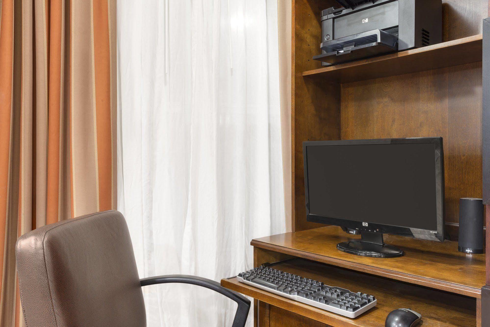 Country Inn & Suites By Radisson, Bloomington-Normal Airport, Il Bagian luar foto